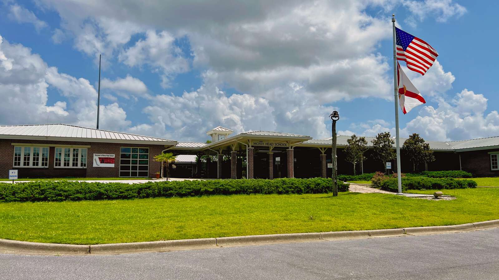 Mossy Head Elementary School in DeFuniak Springs Florida Hero Image