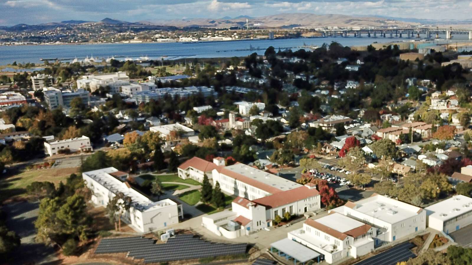 Martinez Junior High School in Martinez California Hero Image