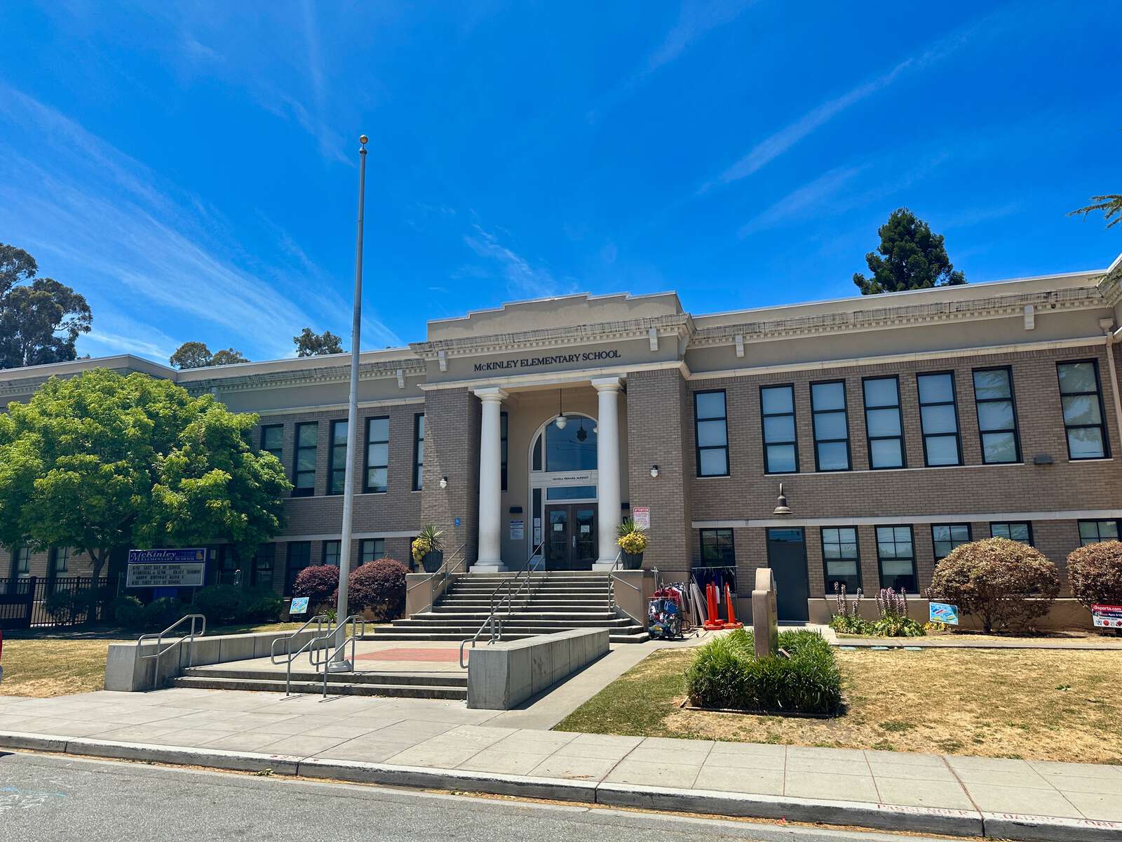 McKinley Elementary School in Burlingame California Hero Image
