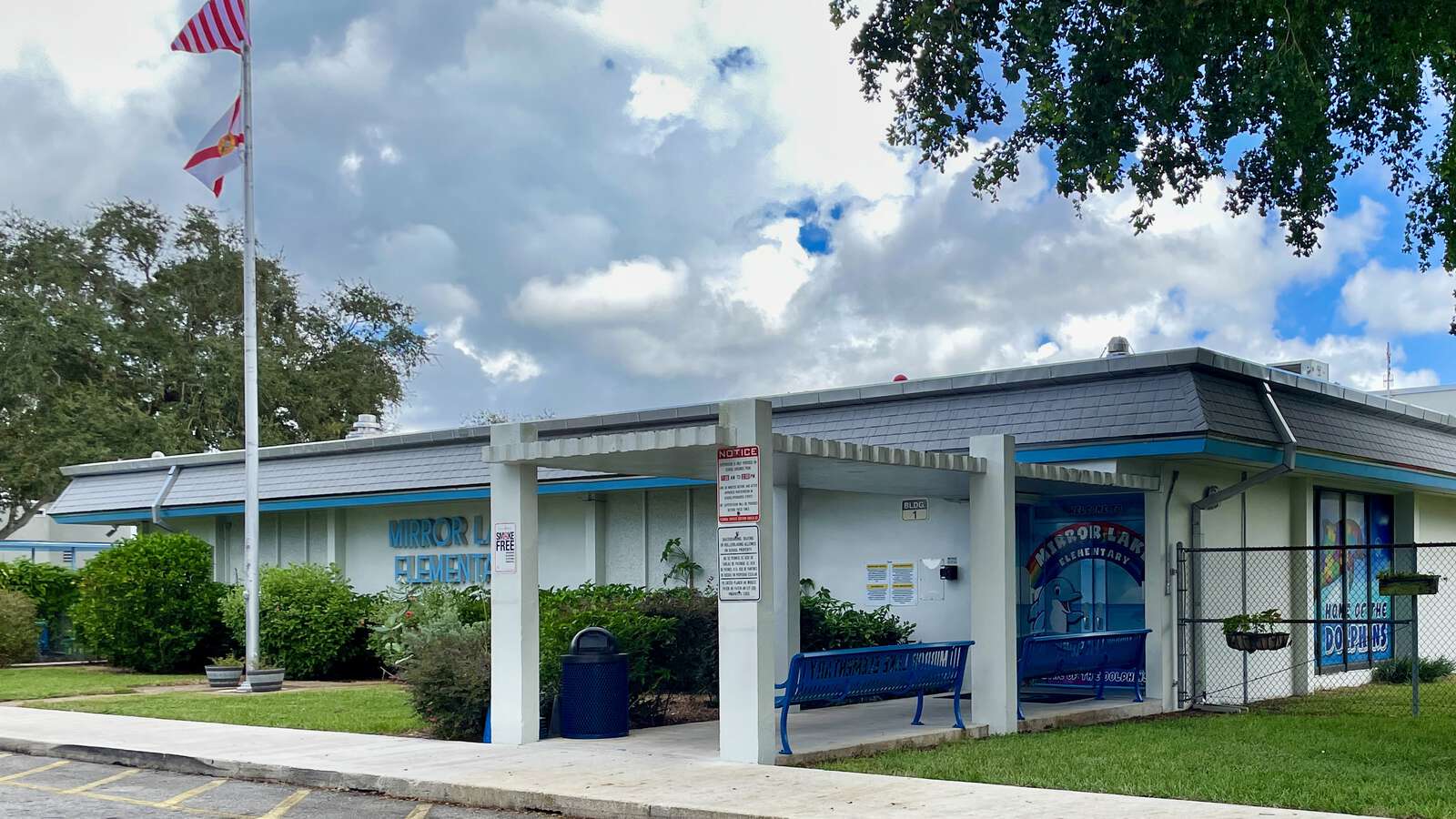Mirror Lake Elementary School in Plantation Florida Hero Image
