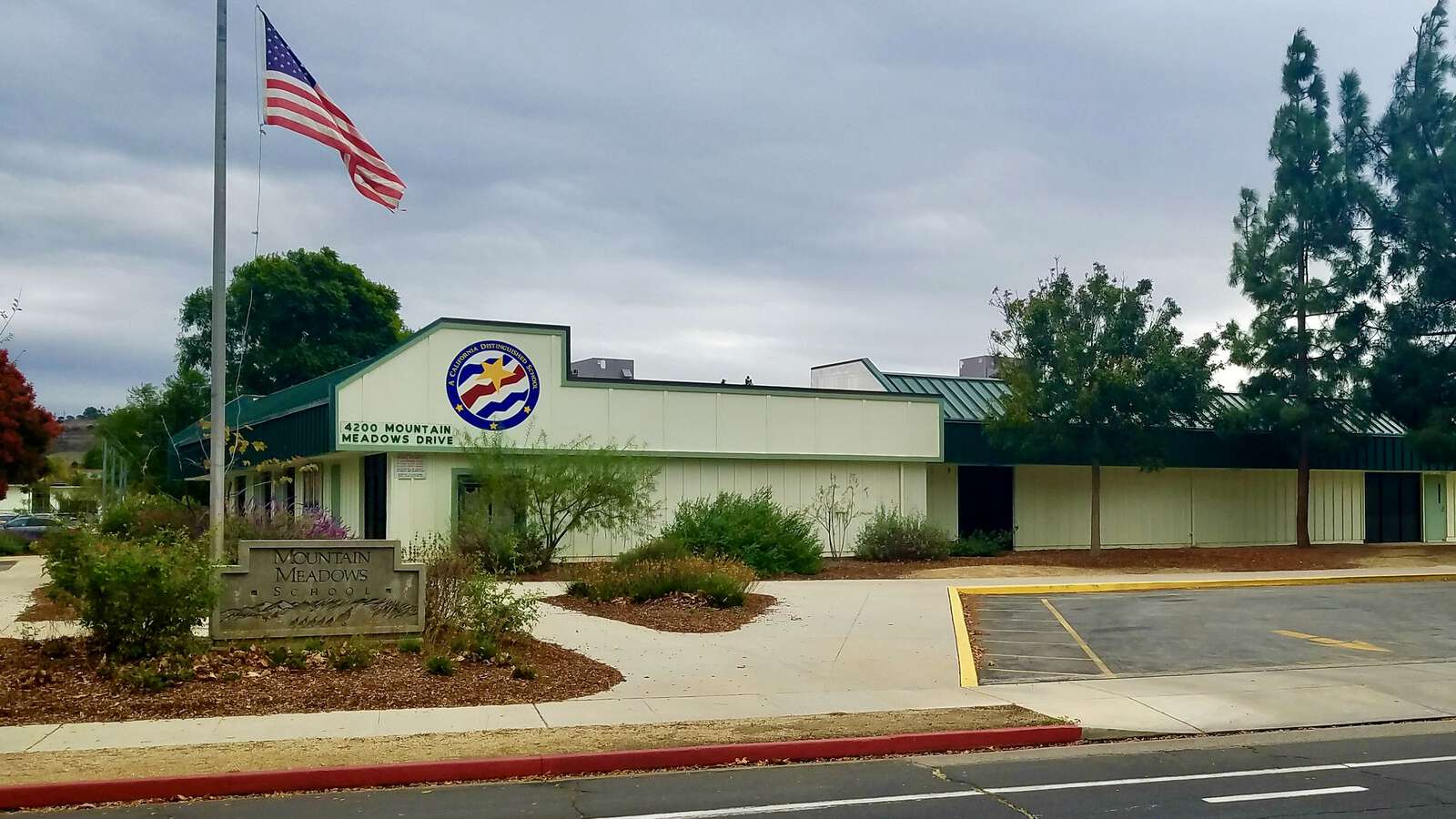 Mountain Meadows Elementary School in Moorpark California Hero Image