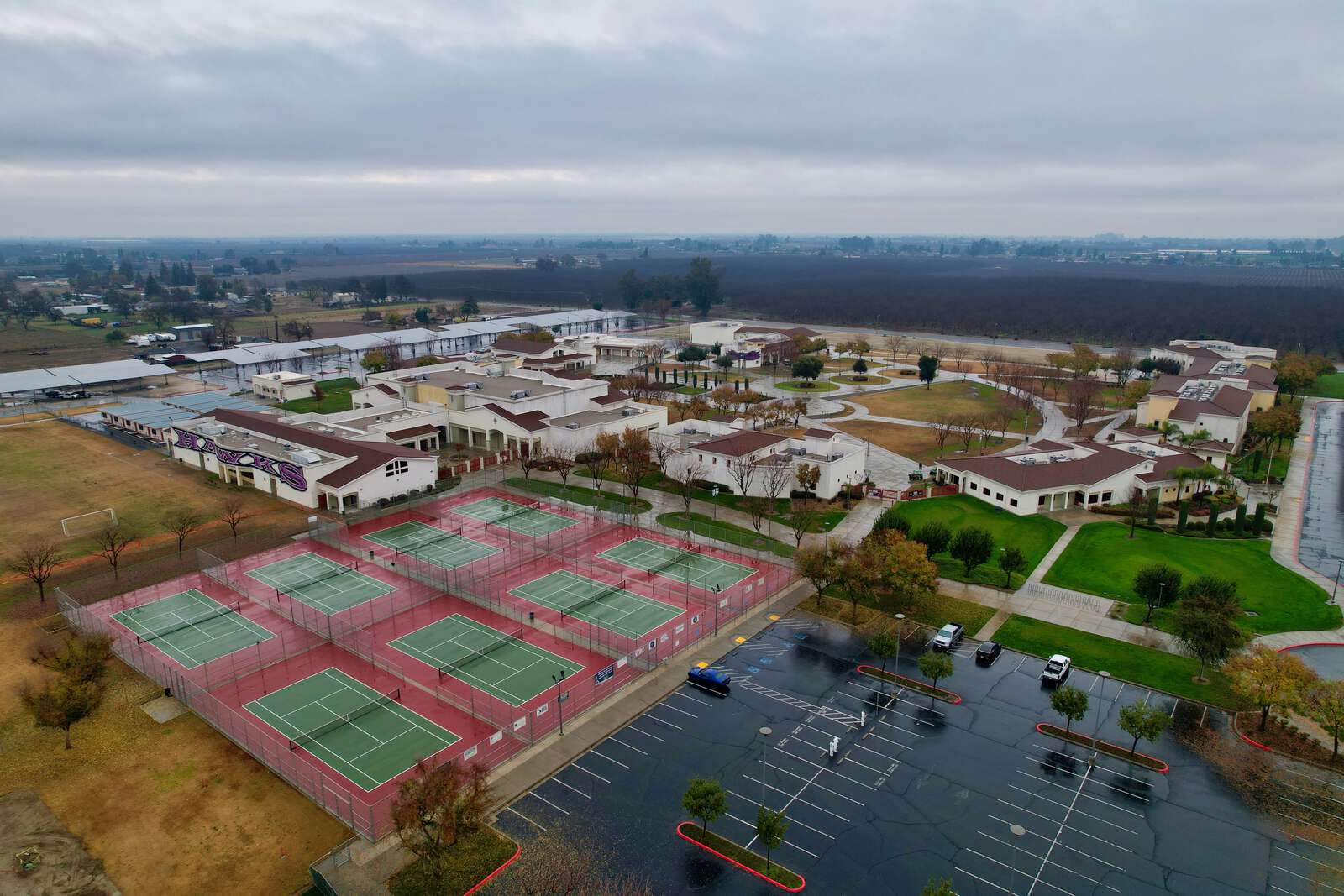 Mission Oak High School in Tulare California Hero Image