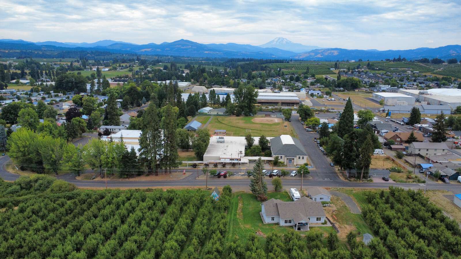 Mid Valley Elmentary School in Hood River Oregon Hero Image