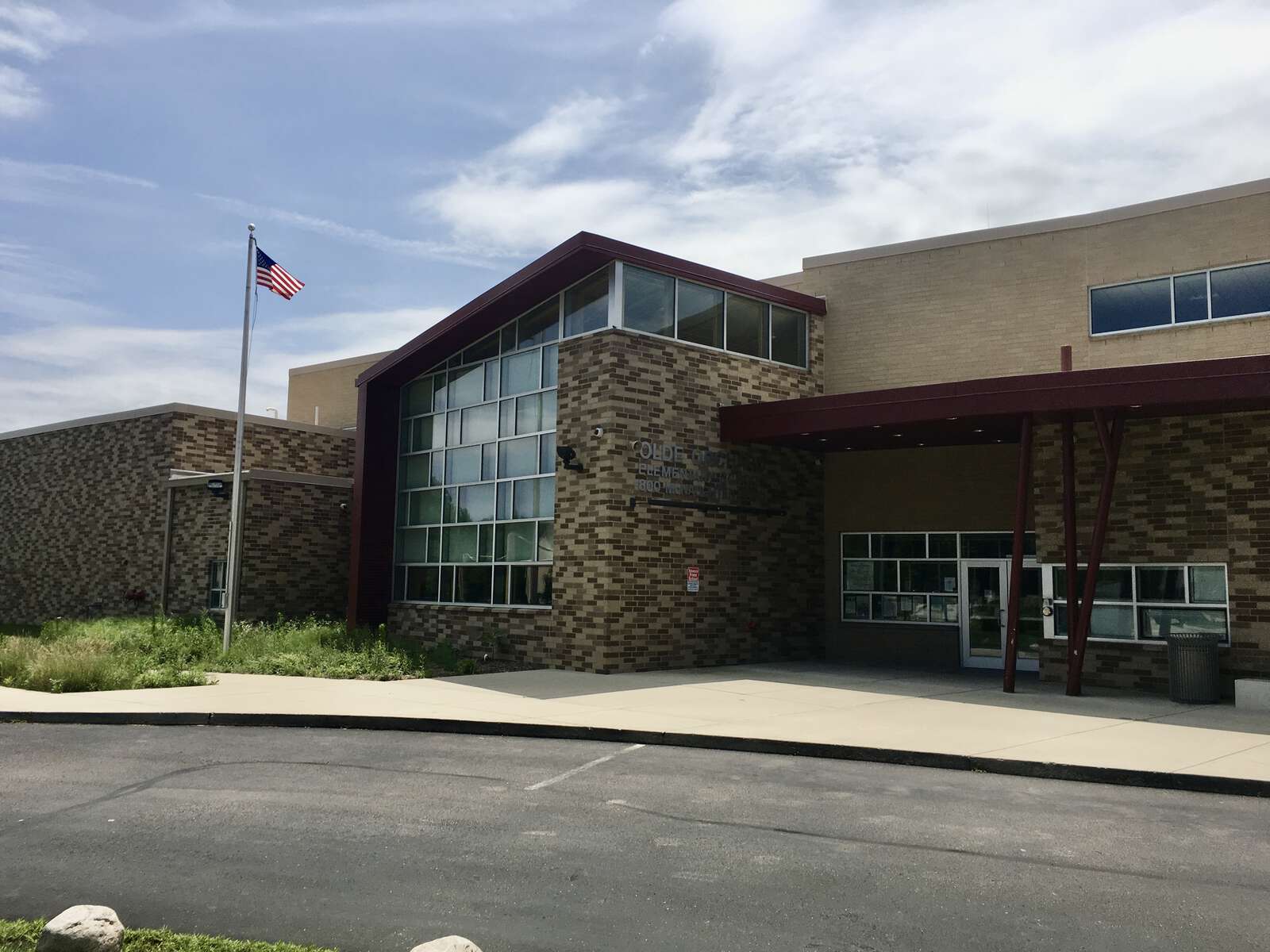 Olde Orchard Alternative Elementary School in Columbus Ohio Hero Image