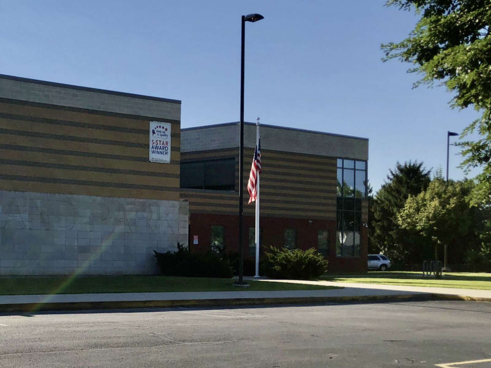 Oakland Park Elementary School in Columbus Ohio Hero Image