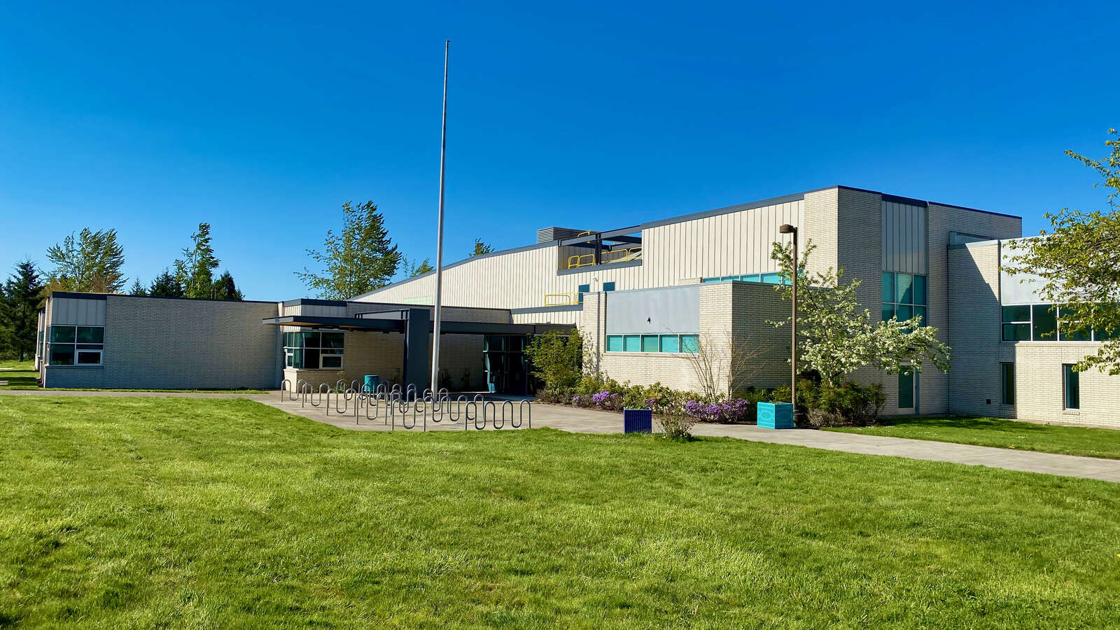 Oregon Trail Elementary School in Clackamas Oregon Hero Image