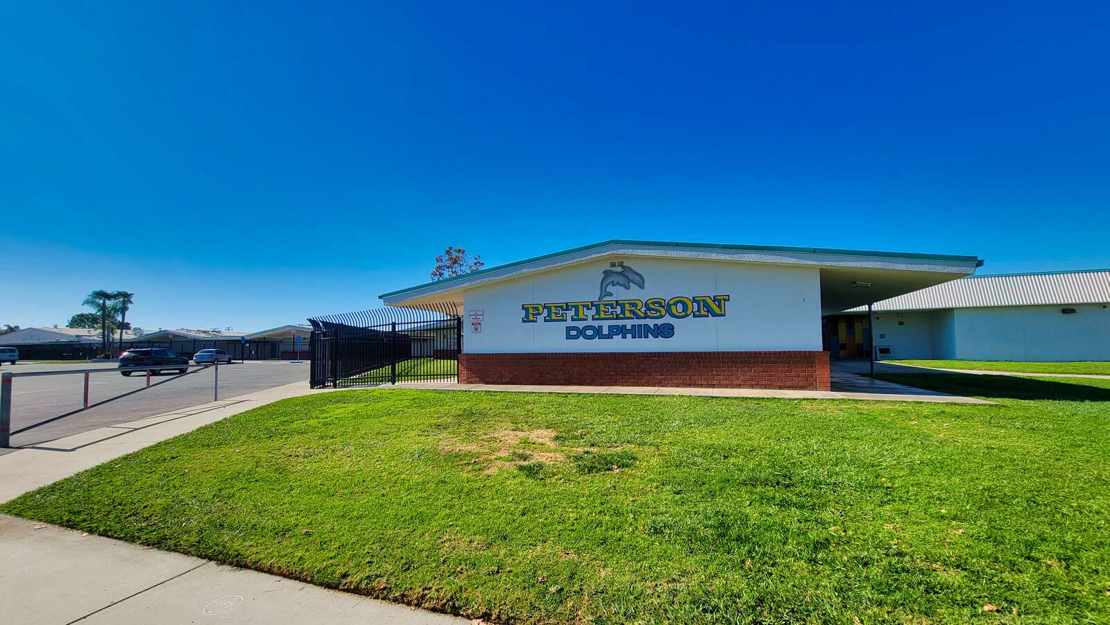 Peterson Elementary School in Huntington Beach California Hero Image