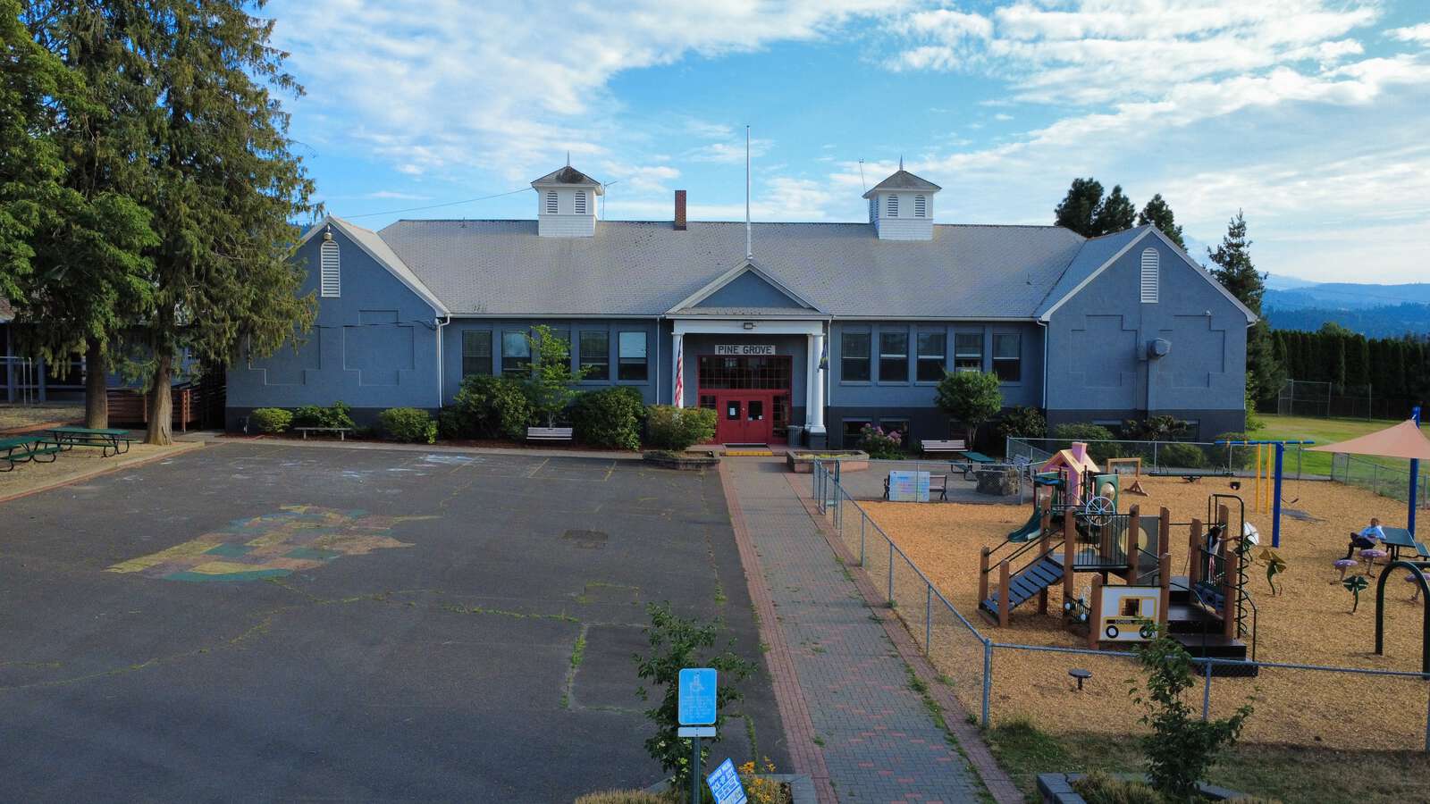 Pine Grove School in Hood River Oregon Hero Image