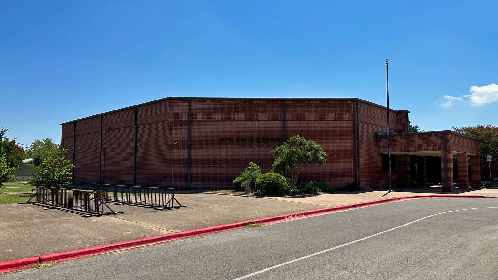 Pond Springs Elementary School in Austin Texas Hero Image