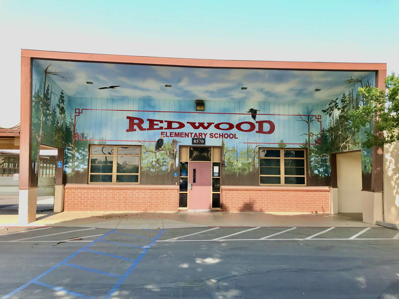 Redwood Elementary School in Fontana California Hero Image
