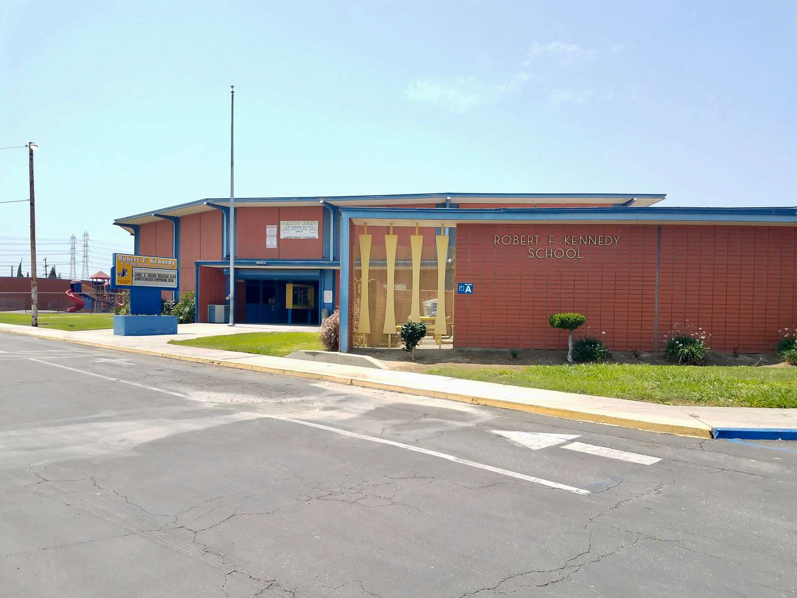 Robert F. Kennedy Elementary School in Compton California Hero Image