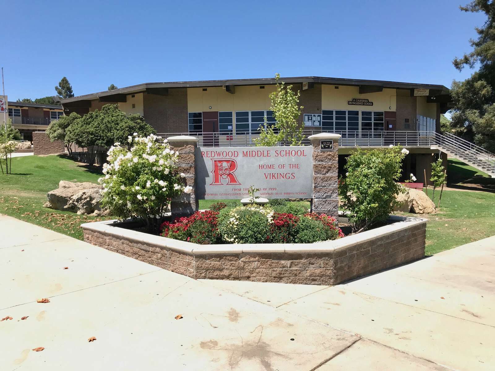 Redwood Middle School in Thousand Oaks California Hero Image