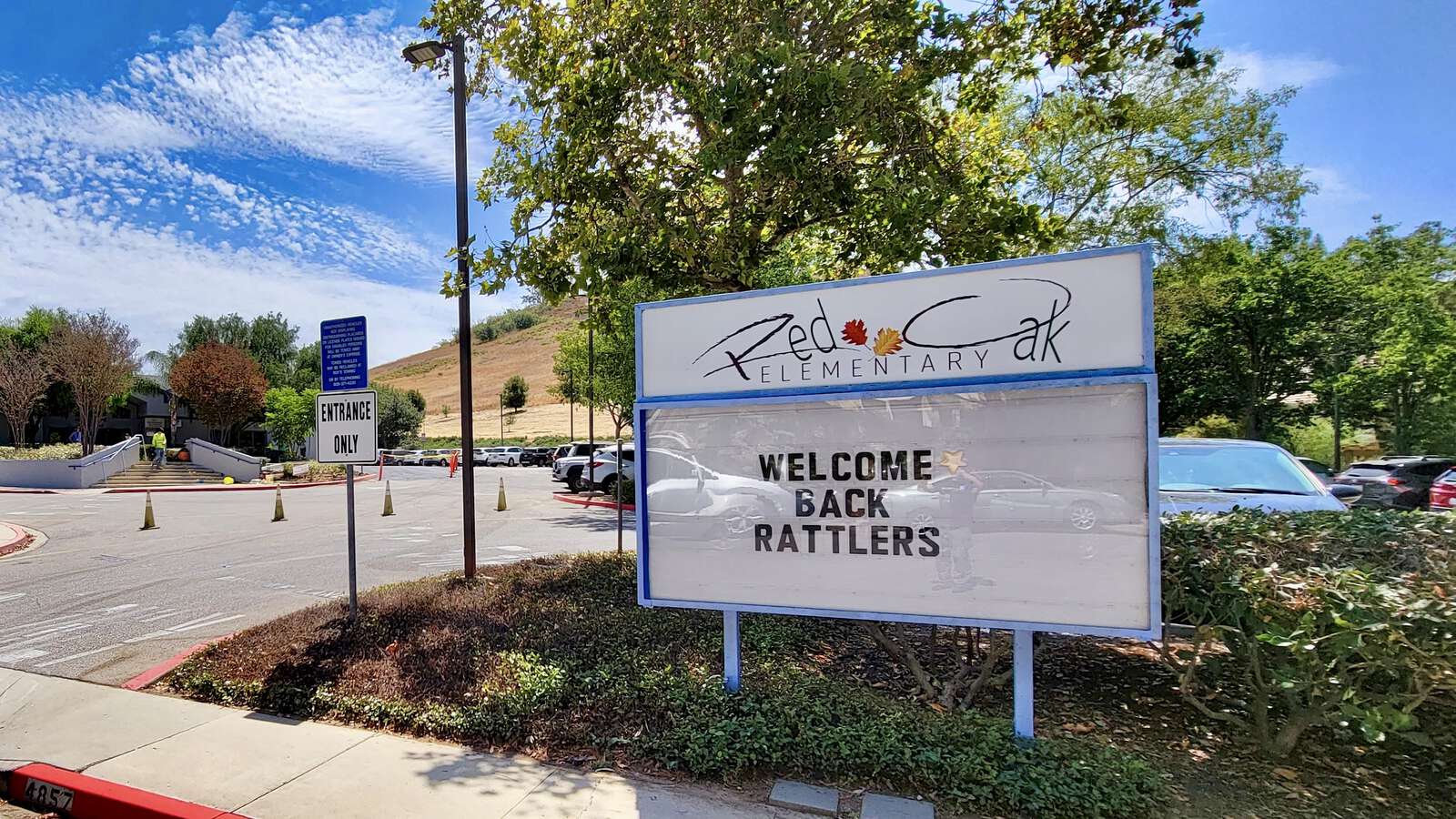 Red Oak Elementary in Oak Park California Hero Image