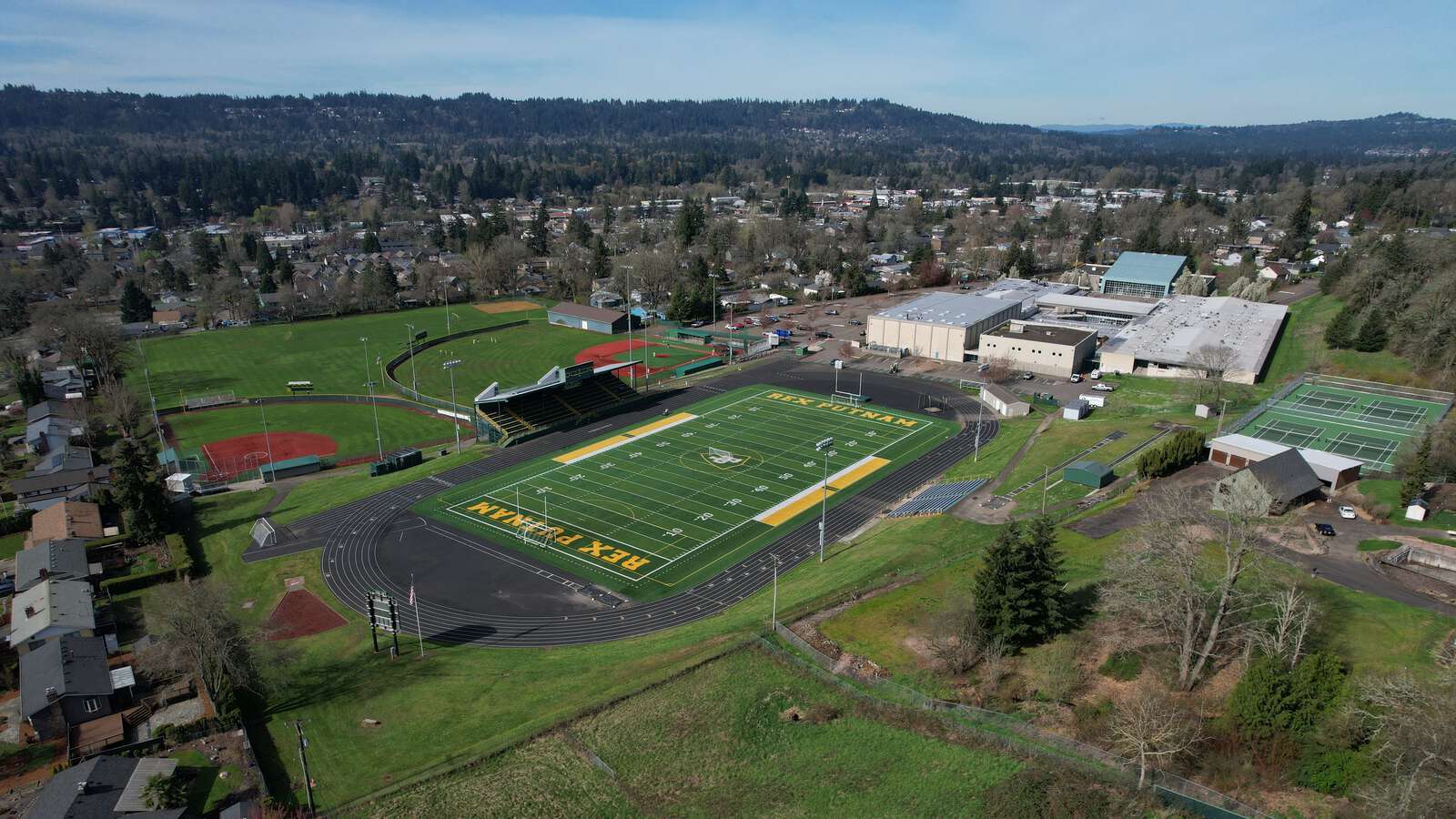 Rex Putnam High School in Milwaukie Oregon Hero Image