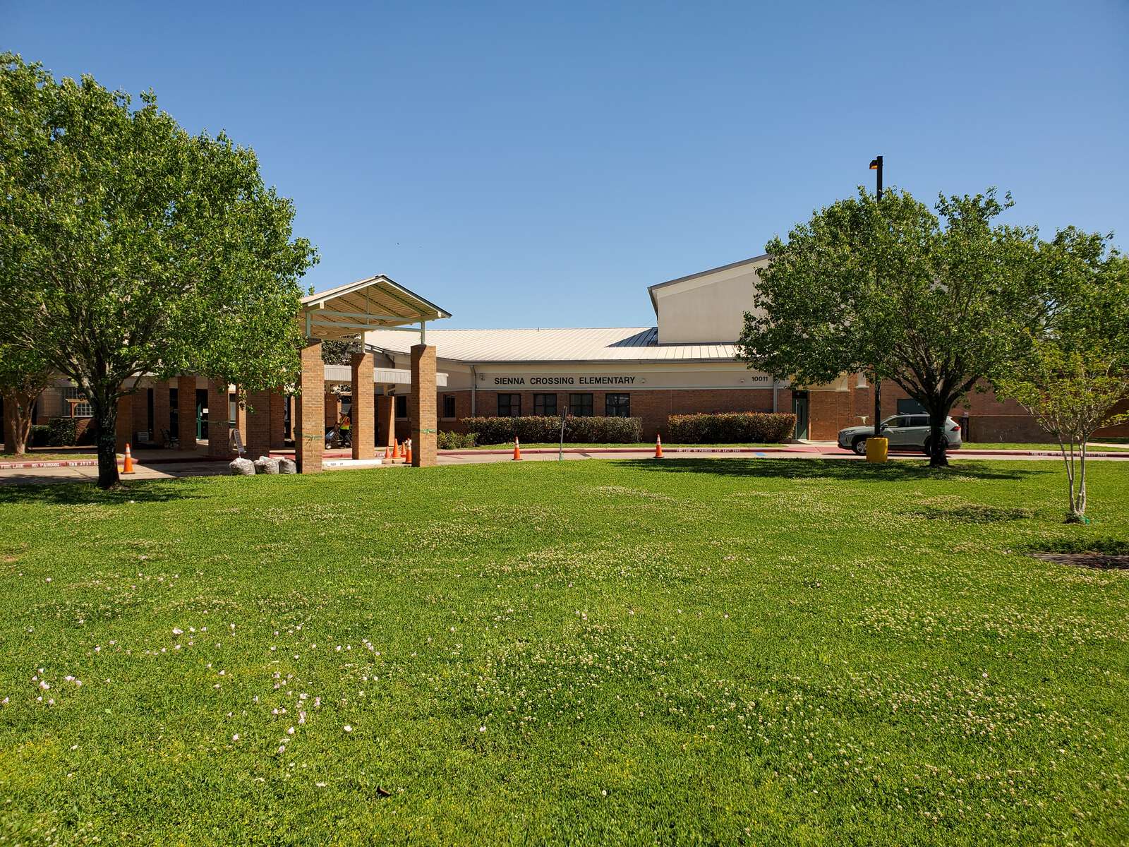 Sienna Crossing Elementary School in Missouri City Texas Hero Image