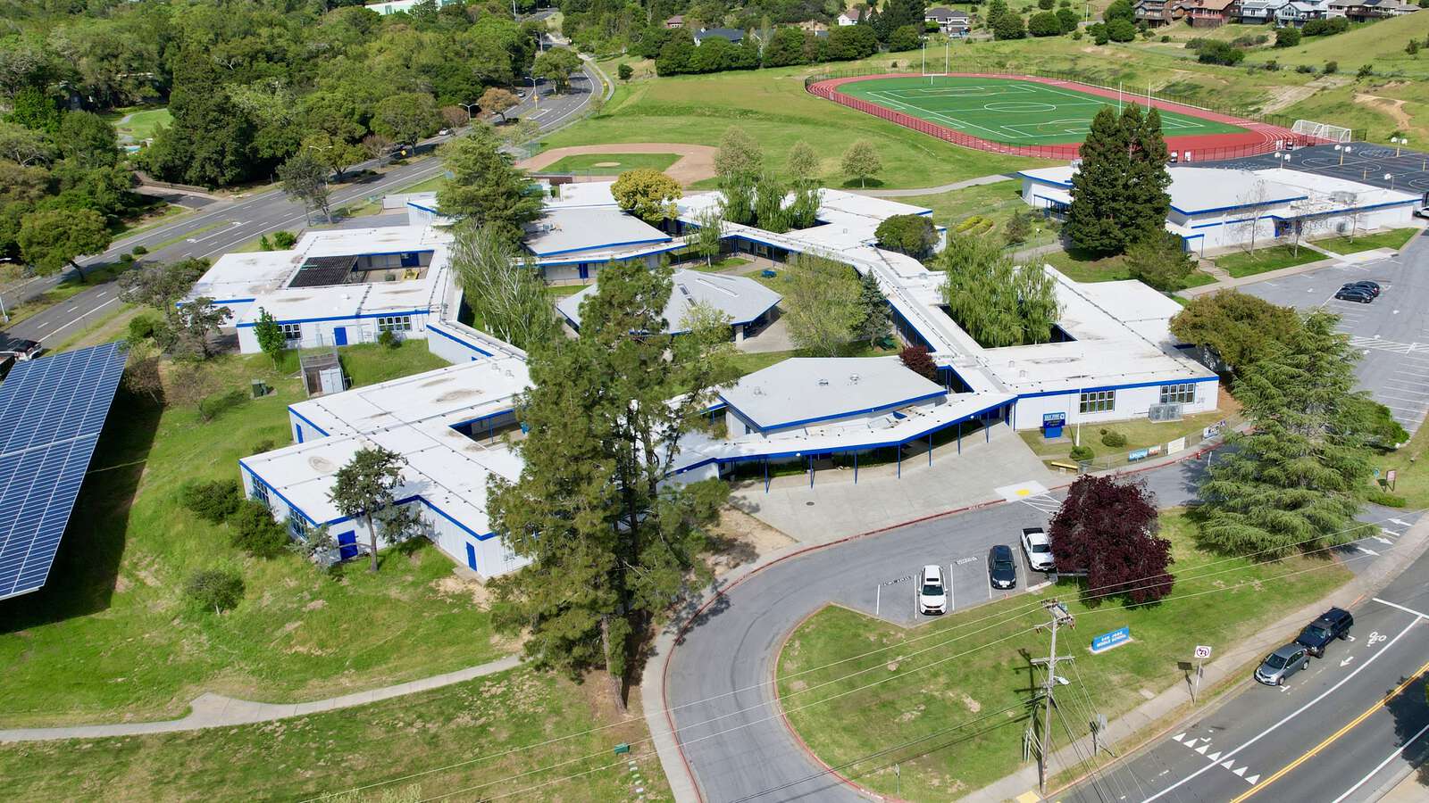 San Jose Middle School in Novato California Hero Image