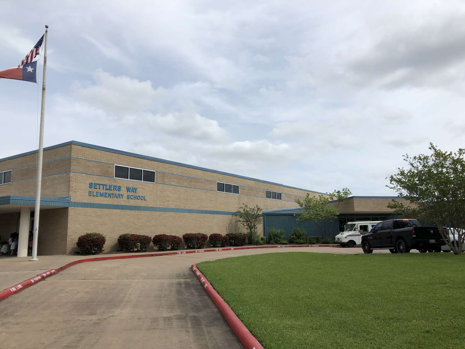 Settlers Way Elementary School in Sugar Land Texas Hero Image