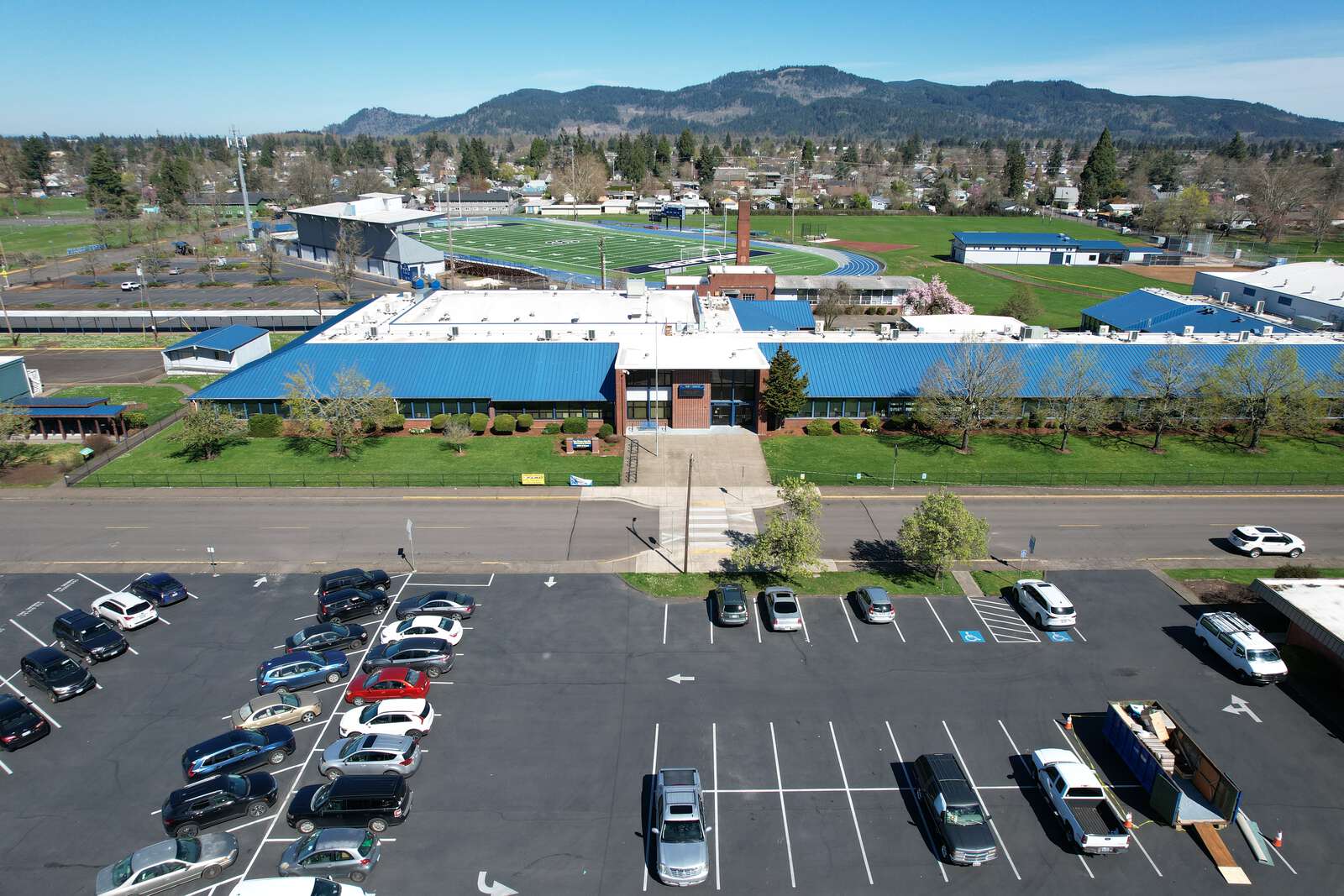 Two Rivers–Dos Ríos Elementary School in Springfield Oregon Hero Image