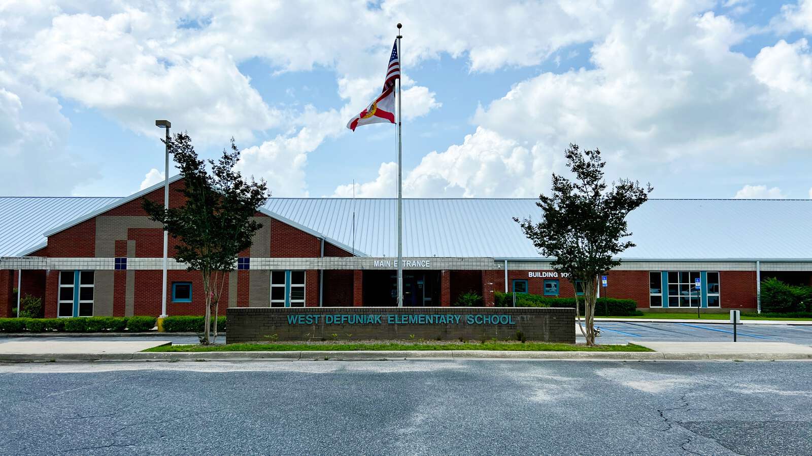 West DeFuniak Elementary School in DeFuniak Springs Florida Hero Image