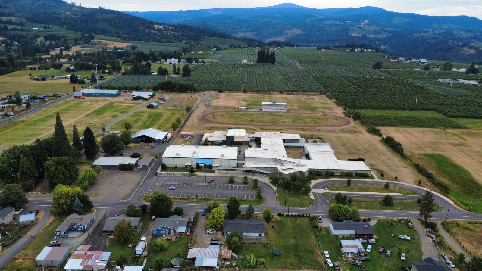 Wy'east Middle School in Hood River Oregon Hero Image