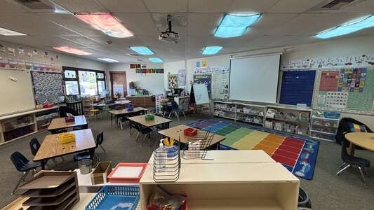Atlas Elementary School in Hayden Idaho - Standard Classroom Slideshow Image 1