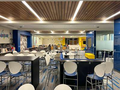 Arlington Heights High School in Fort Worth Texas - Library Slideshow Image 3