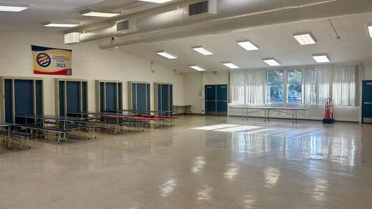 Alta Vista Elementary School in Los Gatos California - Cafeteria Slideshow Image 2
