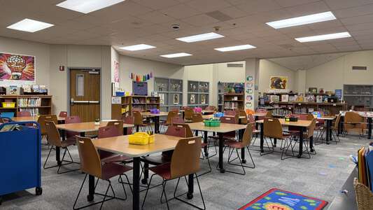 Cottonwood Creek Elementary School in Coppell Texas - Library Slideshow Image 2