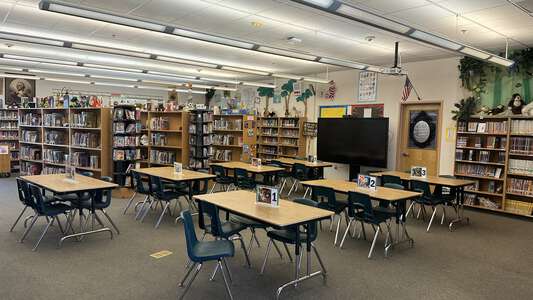 Carmen Dragon Elementary School in Antioch California - Library Slideshow Image 4