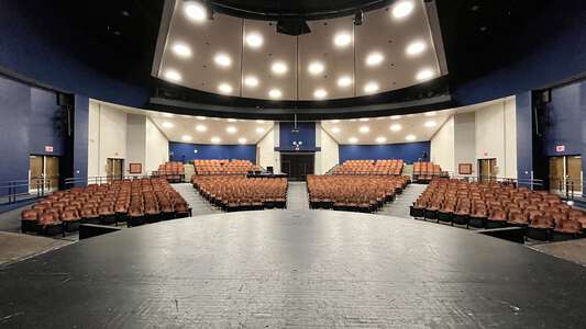 Churchill High School in Eugene Oregon - Auditorium Slideshow Image 0