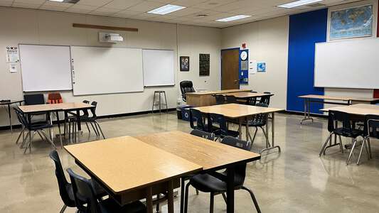 Churchill High School in Eugene Oregon - Classroom Slideshow Image 2