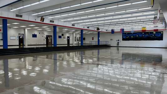Churchill High School in Eugene Oregon - Cafeteria Slideshow Image 3