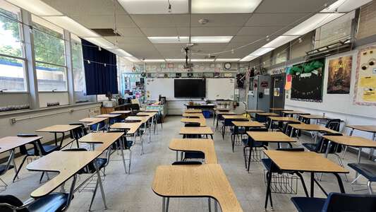 Chico Junior High School in Chico California - Classroom Slideshow Image 3