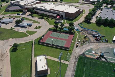 Coppell Middle School North in Coppell Texas - Tennis Courts Slideshow Image 3