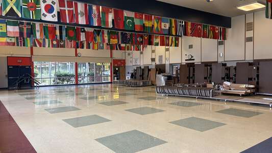 Cedar Park Middle School in Portland Oregon - Cafeteria Slideshow Image 2
