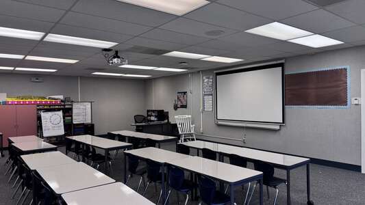 Cottonwood School (K-8) in Aguanga California - Classroom Slideshow Image 2
