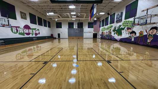 Dalton Elementary School in Dalton Gardens Idaho - Gym Slideshow Image 1