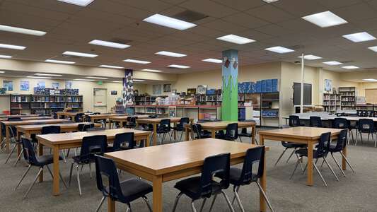 Decatur High School in Federal Way Washington - Library Slideshow Image 1