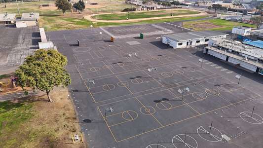 Davis Magnet School (K-6) in Costa Mesa California - Outdoor Basketball Courts Slideshow Image 3
