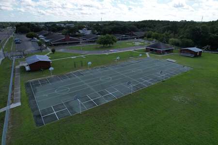 Deer Park Elementary School in New Port Richey Florida - Outdoor Basketball Courts Slideshow Image 1