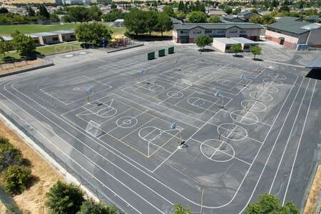 Diablo Vista Elementary School in Antioch California - Outdoor Basketball Courts Slideshow Image 2