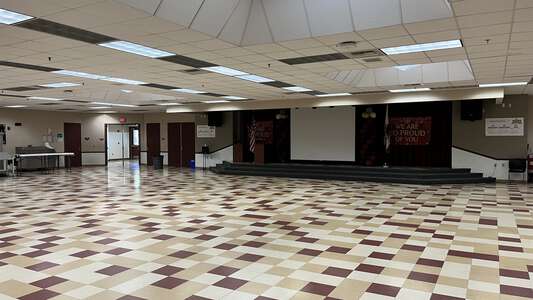 Diamond Valley Middle School in Hemet California - Multi-Purpose Room Slideshow Image 0