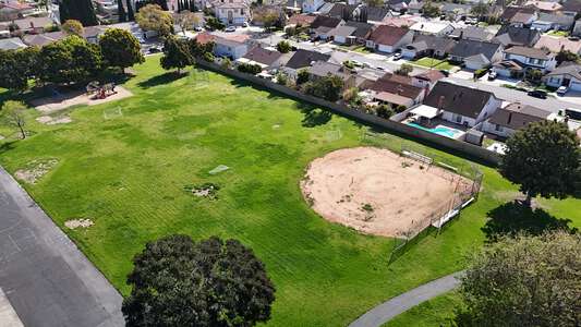 El Camino Real Elementary School in Irvine California - Softball Field 1 Slideshow Image 2