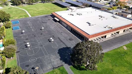 El Camino Real Elementary School in Irvine California - Outdoor Basketball Courts Slideshow Image 4
