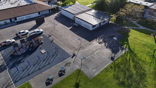 Eastshore Elementary School in Irvine California - Outdoor Basketball Courts Slideshow Image 1