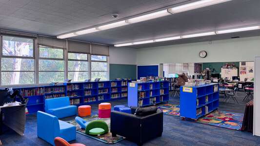El Rincon Elementary School in Culver City California - Library Slideshow Image 2