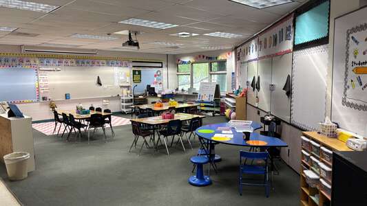 Fernan STEM Academy in Coeur d' Alene Idaho - Standard Classroom Slideshow Image 2