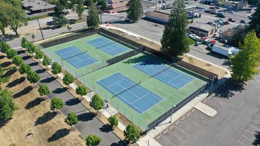 Federal Way High School in Federal Way Washington - Tennis Courts Slideshow Image 5