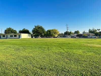 Homan Elementary School in Fresno California - Field - Practice Slideshow Image 1