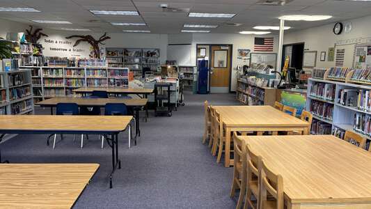Hayden Meadows Elementary School in Hayden Idaho - Library Slideshow Image 4